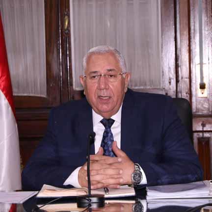 وزير الزراعة يبحث آليات دعم صغار المزارعين والحلول التطبيقية لتفتت الحيازات